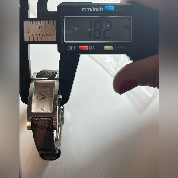 Burberry Nova Check ladies Watch BU1015 Case Silver fabric canvas strap. - Picture 8 of 12